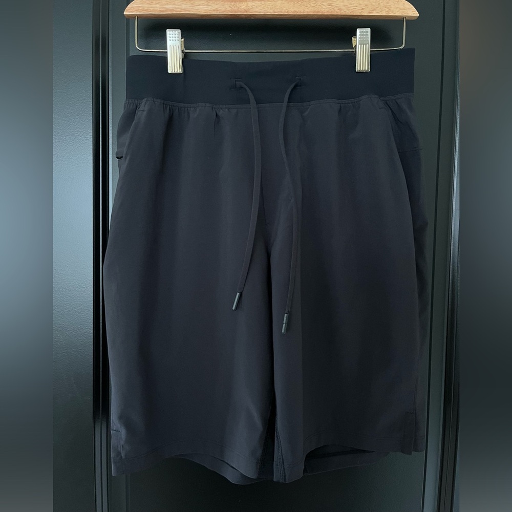 Lululemon “zeroed in linerless” men’s short. 9inch inseam. Size small. Black.